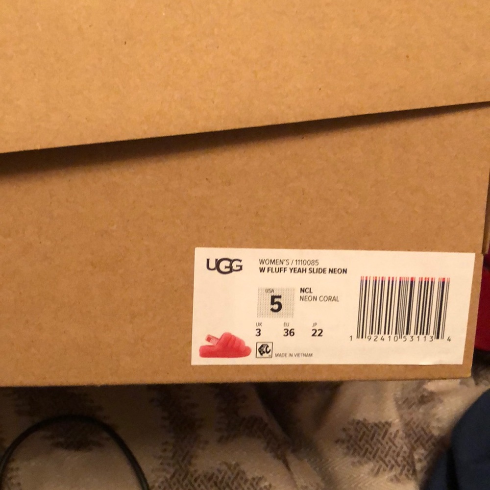 Ugg fluff yeah slides - Picture 4 of 4